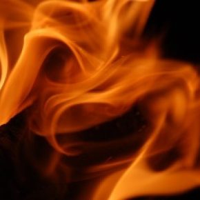 В Чорткове вспыхнул металлический вагончик - погиб человек