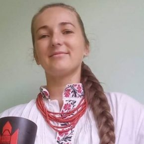 Волонтер из Тернопольщины обрезала косу, чтобы помочь ВСУ