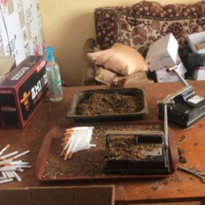 Нелегальный импровизированный миницех по изготовлению сигарет разоблачили оперативники Чертковщины