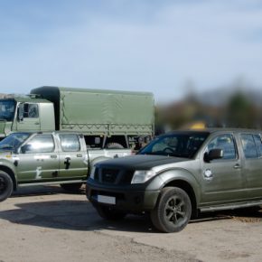 Тернопольская ОВА передала защитникам два пикапа Nissan