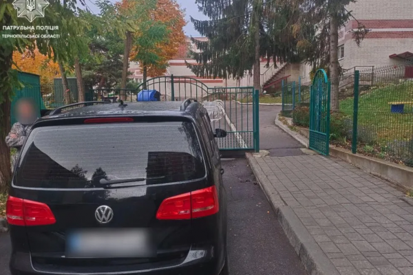 В Тернополе возле детского сада водитель нарушила правила