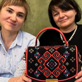 Задоните всего 200 грн и получи возможность выиграть сумку с ручной вышивкой: в Тернопольской области проводят аукцион в пользу ВСУ