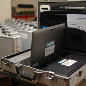 «Мобильный чемодан»: в общине Тернопольской области люди могут получить административные услуги дома