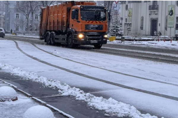 На дороги Тернопольщины уже выехала снегоуборочная техника