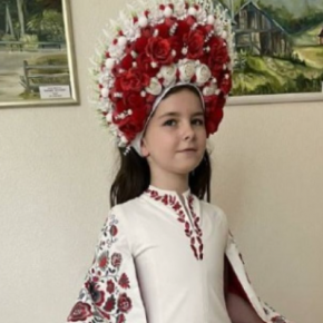 На конкурсе «Мини Мисс Вселенная» в Дубае маленькая жительница Тернополя поразила жюри национальным костюмом