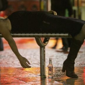 В Тернопольской области 21-летняя девушка спаила несовершеннолетнюю подругу