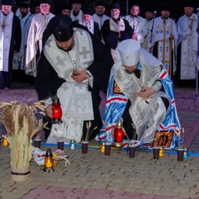 Нас не сломить. Наш огонь не погаснет: в Тернополе на площади зажгли свечи памяти
