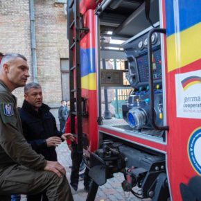 Еще три пожарных автомобиля от международных партнеров заступают на дежурство в Киеве