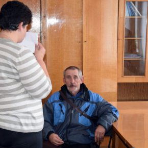 В общине Тернопольской области люди с недостатками слуха получили слуховые аппараты от благотворителей