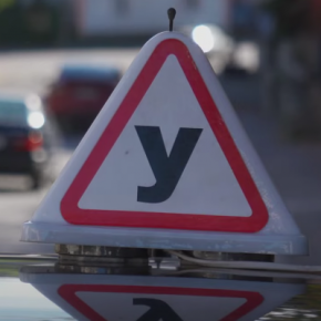 В Тернополе массово записываются в автошколы: большинство женщин