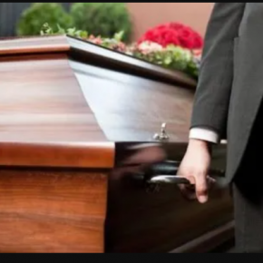 В Тернополе работник ритуальной службы снимал золото с тел людей