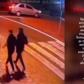 В Тернополе трое парней повредили сетку на футбольных воротах на городском стадионе