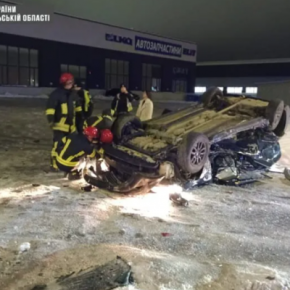 Авто опрокинуто: в Тернополе на Объездной столкнулись Volkswagen и Kia