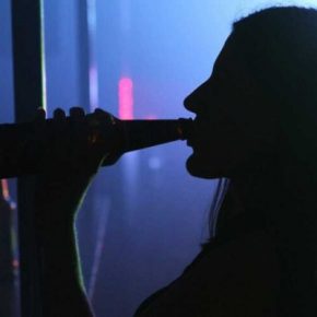 В Тернопольской области судили школьницу, которая до обеда выпила 300 граммов водки