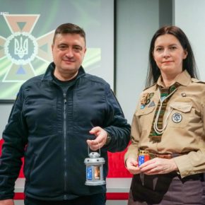 В канун Рождества пластуны принесли тернопольским спасателям Вифлеемский огонь