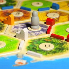 Настольные игры для подростков: Развитие коммуникативных навыков и социальной гармонии