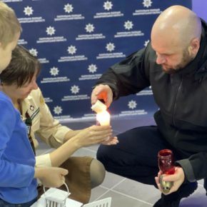 Тернопольские пластуны передали Вифлеемский огонь патрульным полицейским