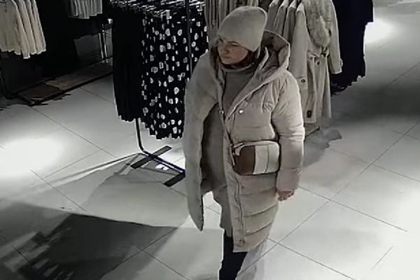 В Тернополе ищут женщину, обворовавшую магазин одежды