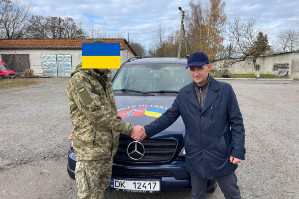 &laquo ;Украинская команда» Тернопольщины передала на фронт еще один автомобиль 