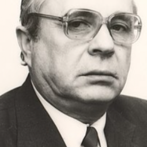 Он носил народный мед в национальный улей