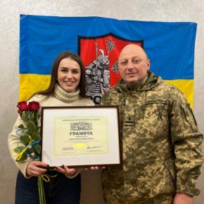 Волонтер «Украинской команды» Татьяна Комисарчук получила благодарность от Валерия Залужного