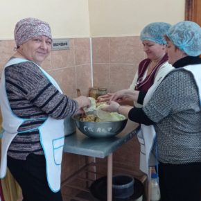 Жители Бучацкого общества приготовили вкусные вкусности и подарки военным ко Дню Николая