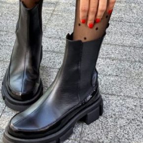 Два сапога пара: самая популярная обувь, которая не потеряла актуальности спустя столетие