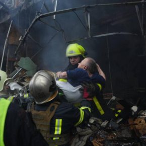 Массированный ракетный обстрел Украины: погибли люди