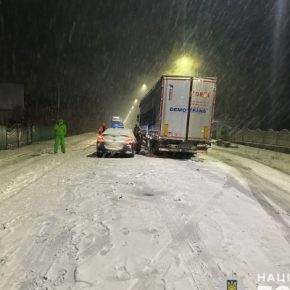 В Тернопольской области легковка выехала на встречную и столкнулась с фурой