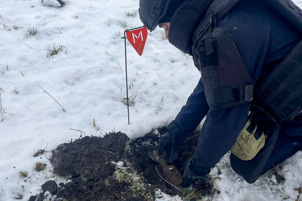 На Тернопольщине на кладбище нашли минометную мину