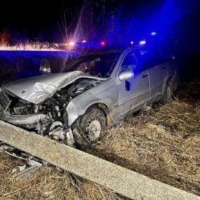 В Тернопольской области пьяный водитель на Mercedes сбил электроопору