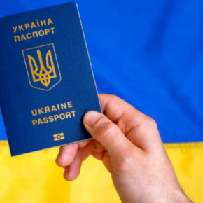 В Тернопольской области женщина получила паспорт Украины в 52 года