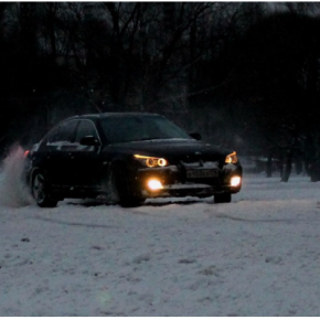 В центре Тернополя дрифтовал водитель на BMW: полиция отреагировала