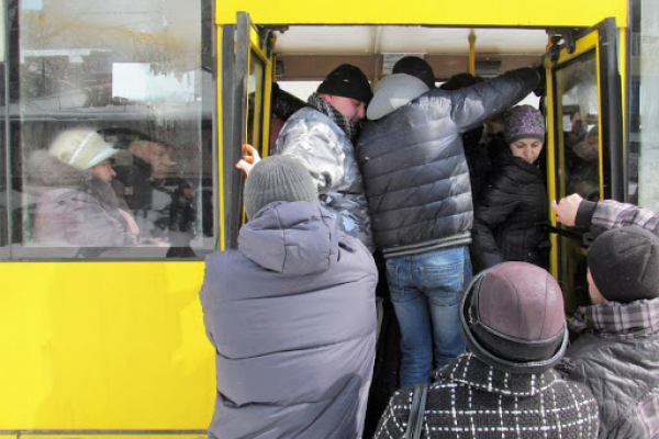 В общественном транспорте Тернополя продолжаются рейды контролеров с муниципалами: случившееся