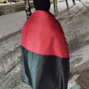 В Тернополе 24-летний парень снял флаг и тянул его по земле