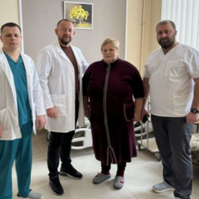 В Тернополе врачи оперировали пациентку с ожирением, вес которой достиг 180 кг.
