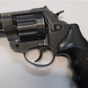 В Тернополе нетрезвый с пистолетом угрожал компании молодежи