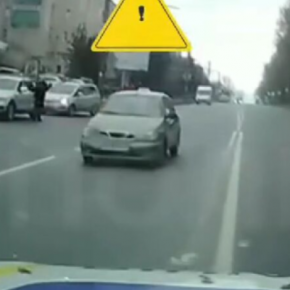 В Тернополе водитель такси не пропустил колонну с павшим воином