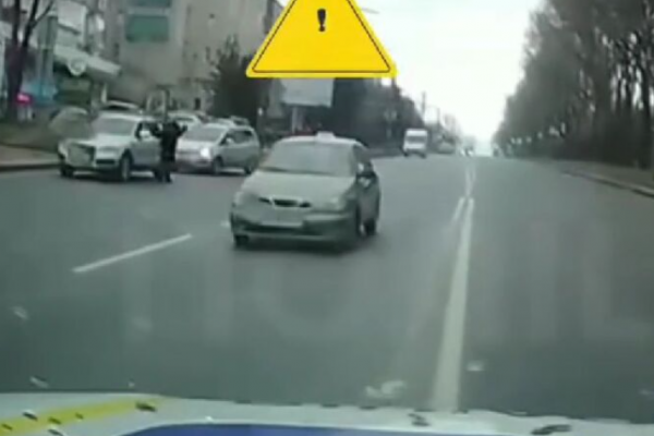 В Тернополе водитель такси не пропустил колонну с павшим воином