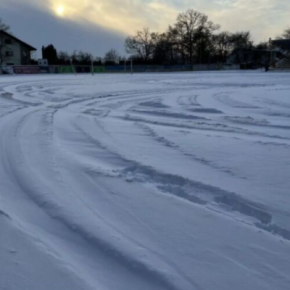 В Больших Гаях на стадионе устроили ралли и частично уничтожили покрытие