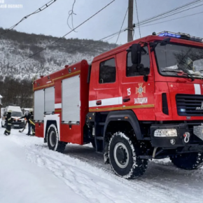 В Залещиках скорая застряла в снегу