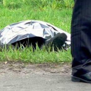 Бил ногами и бросил умирать: на Чертковщине обнаружили тело на обочине дороги