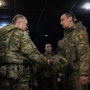 Командующий Сухопутными войсками Александр Сырский наградил воина из Тернопольщины.