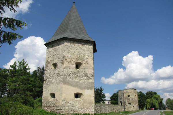 Кривчее на Тернопольщине: гипсовая пещера и башни замка