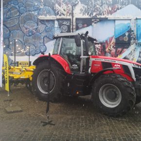 На Re:farm впервые представили трактор новой линейки Massey Ferguson 7S