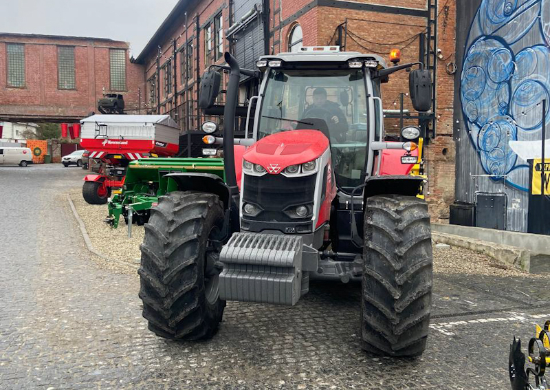 На Re :farm впервые представили трактор новой линейки Massey Ferguson 7S