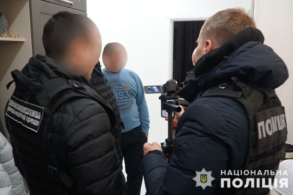 Переправили 48 мужчин за границу: на Тернопольщине задержали троих подозреваемых