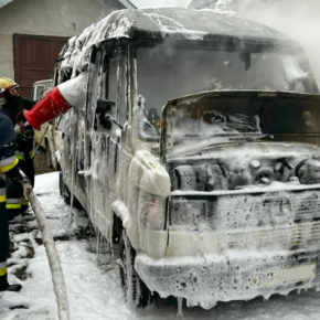 Пожар на Тернопольщине: во дворе дома сгорел автомобиль