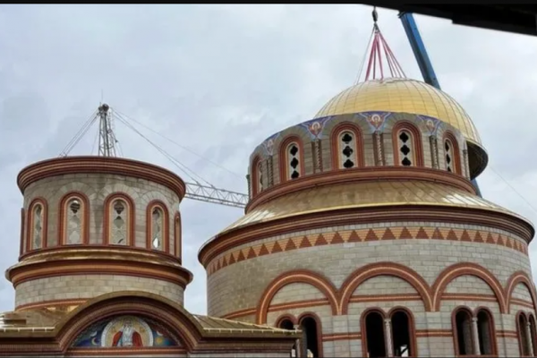В Тернополе на кафедральном соборе ВТО установили центральный купол