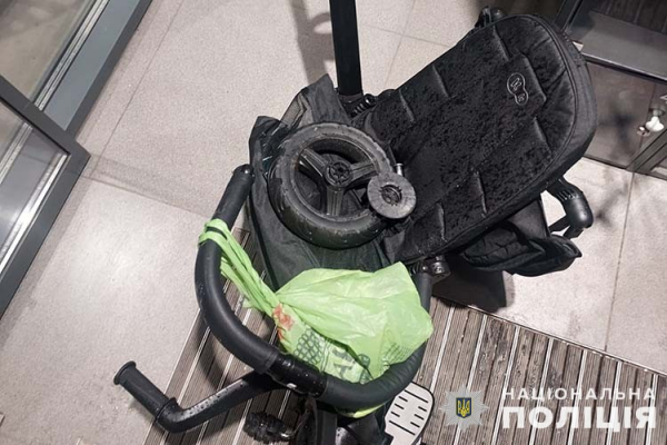 В Тернополе водитель сбил велосипед-коляску с двухлетним ребенком: розыск 